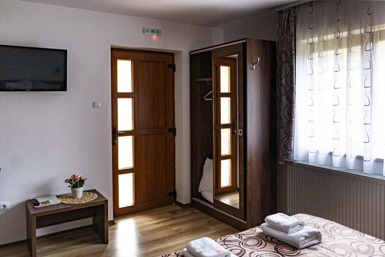 Casa Tofi Vendeghaz Aparthotel Praid Bagian luar foto