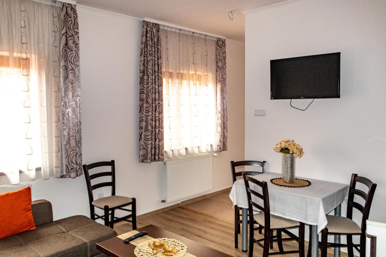 Casa Tofi Vendeghaz Aparthotel Praid Bagian luar foto