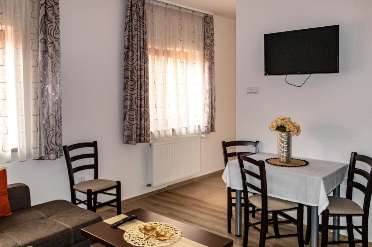 Casa Tofi Vendeghaz Aparthotel Praid Bagian luar foto